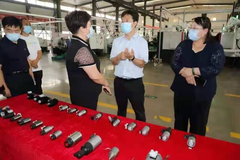 粉嫩爆逼潮吹视频安阳市市长高永一行莅临我公司参观调研